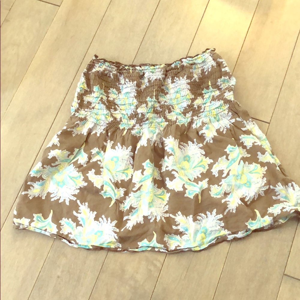 FREE ADD ON TO ANY BUNDLE Small strapless top EUC